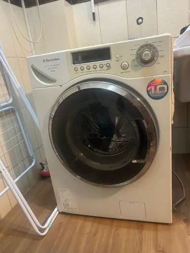 Máquina Lava e Seca - Electrolux 9Kg - água quente e fria 