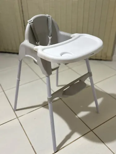 Cadeira de alimentação infantil