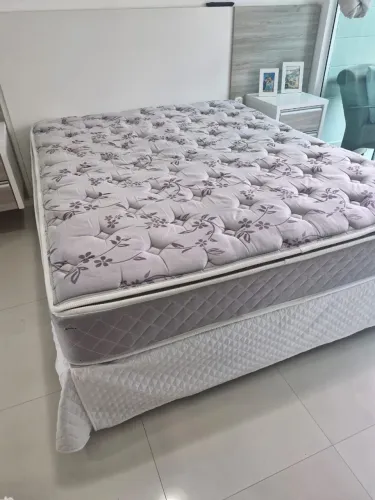 Cama Box Casal + Colchão em Ótimo Estado 
