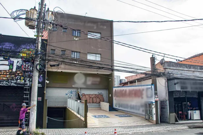 Prédio comercial na Rua Coronel Fernando Prestes, 238 1210 m²