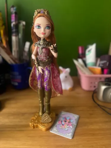 Holly O?Hair Dragon games - ever after high 
