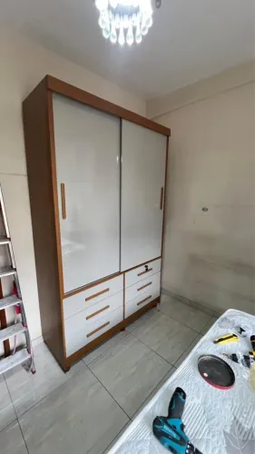 Guarda roupa 2 portas 6 gavetas 