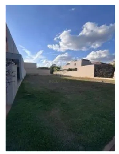 Terreno à venda com 405,00m² de área no condomínio Residencial Alto do Castelo I, em Ribei