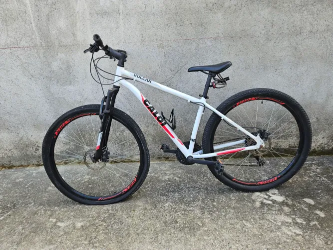 Bicicleta Vulcan branca aro 29 + acessórios 