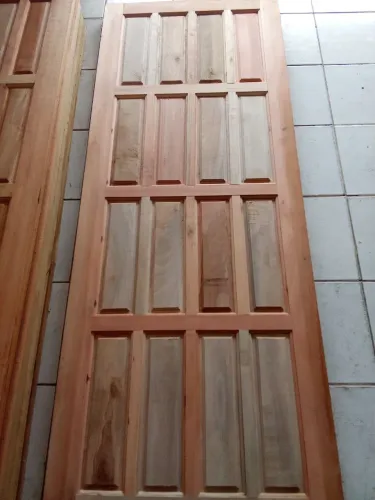 Portas de madeira eucalipto 2,10 X 0,70 cm 