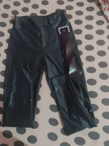 Calça legging colada material muito bom usado uma vez, moro fercal 