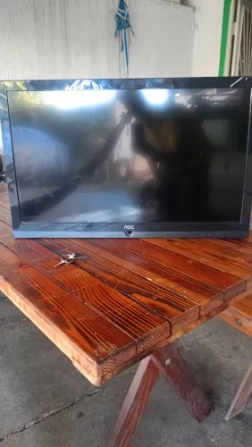 Televisão 32 polegadas marca AOC , FUNCIONANDO perfeitamente!obs:sem controle!
