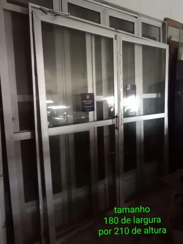 PORTA DE ALUMÍNIO DUAS BANDAS 180 DE LARGURA POR 210 DE ALTURA VALOR 950