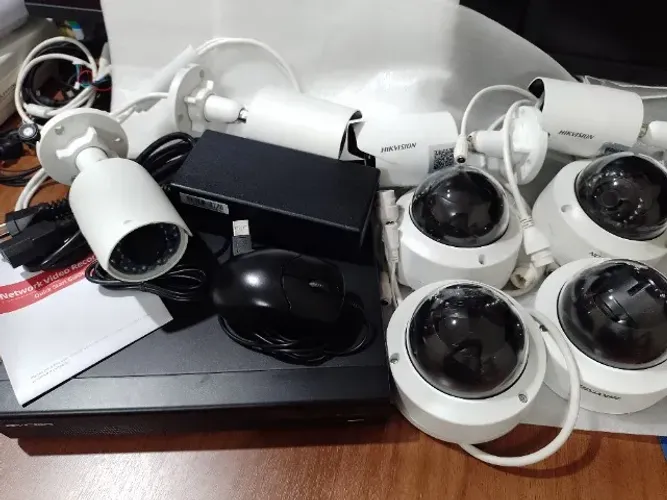 NVR 16 canais Bycon/ 8 portas Poe acompanha 08 câmeras 4 dome/4 bullet Hikvision e HD 2 TB