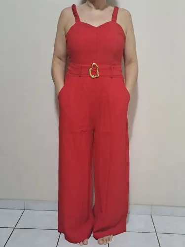Macacão vermelho lindo tam G