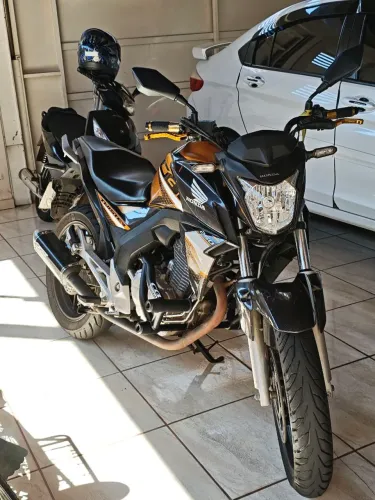 Twister cb250F Dourada - pego mt03 na troca 