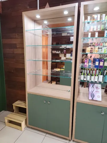 Prateleira/armário de mdf com iluminação