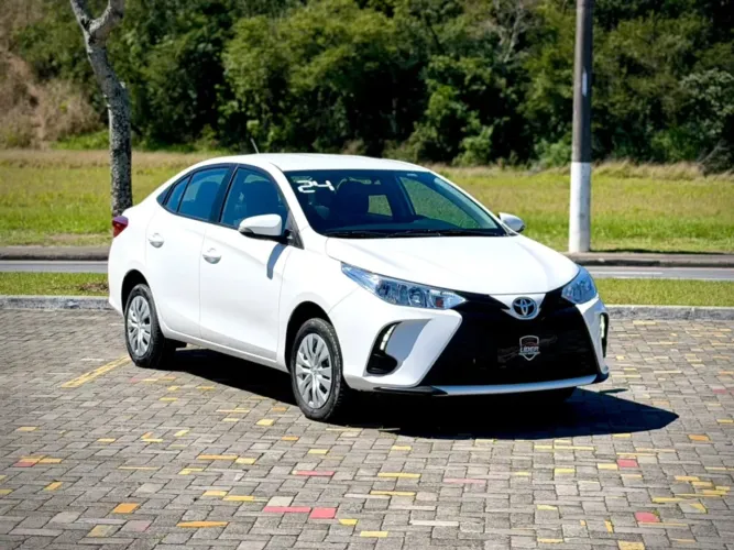 Toyota Yaris XL Live Sedan 1.5 Flex 16V 4P AUT 2024