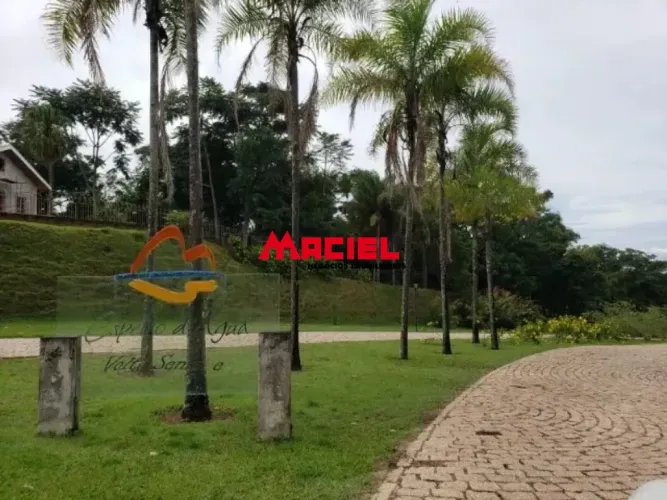 Terreno no Condomínio Espelho dÁgua - 1000 m²