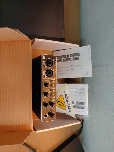 interface de audio behringer umc204hd