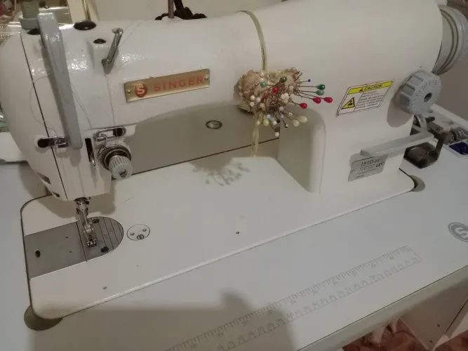 Máquina de costura industrial reta