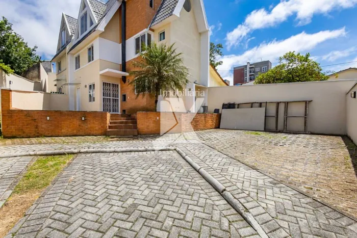 Sobrado com 3 dormitórios sendo 2 suítes, à venda, 115,58m² por R$ 770.000 - Tingui - Curi