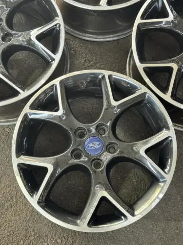 Rodas Focus Titanium aro 17 furacão 5x108 originais 