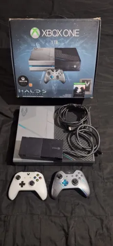 Xbox One 1TB Edição Especial Limitada Halo 5