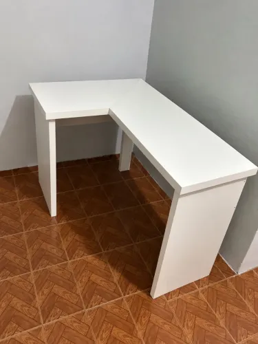 Mesa de Canto em L Branca de MDF