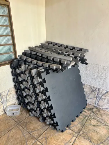 Tatame cinza e preto 90x90 20 peças (Preço a unidade)