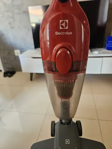 Aspirador de Pó Vertical com Fio Electrolux 1000W 2 em 1 Filtro HEPA Vermelho