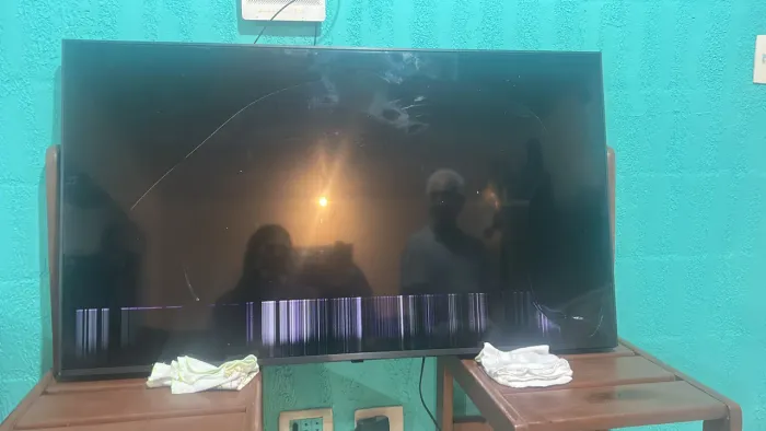 Vendo Tv 50 polegadas , com a tela danificada 
