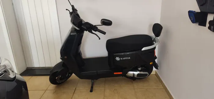 Scooter elétrica novíssima.
