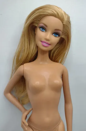 Barbie Antiga Mãos Grandes