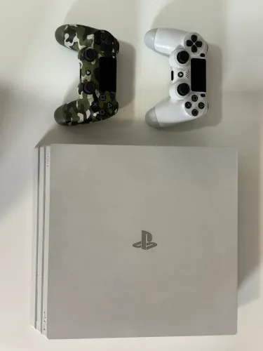 Playstation 4 PRO 1 TB Edição Especial (Glacier White)