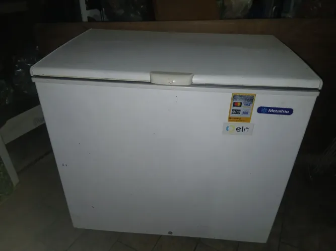 Aluga-se freezer horizontal 127v 293 litros