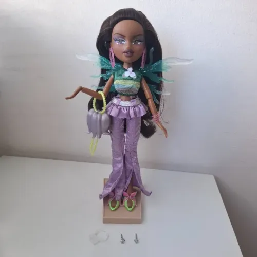Bratz Fashion Pixiez - Sasha (acompanha suporte)