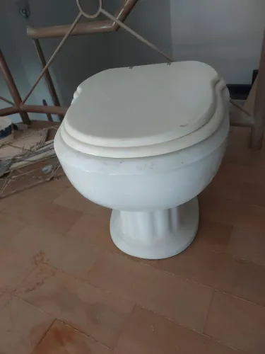 Vaso sanitário com assento em resina