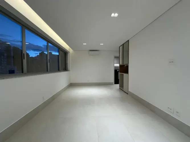 Imóvel para aluguel possui 100 metros quadrados com 3 quartos em Lourdes - Belo Horizonte 