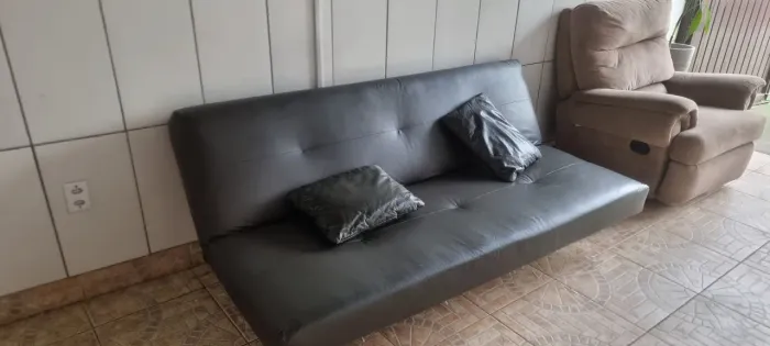 Sofá Retratil Courino Preto