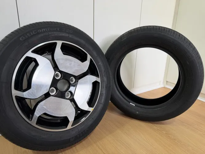 VENDO - RODA ORIGINAL JAC E-JS1 2025 + 2 PNEUS SEMINOVOS