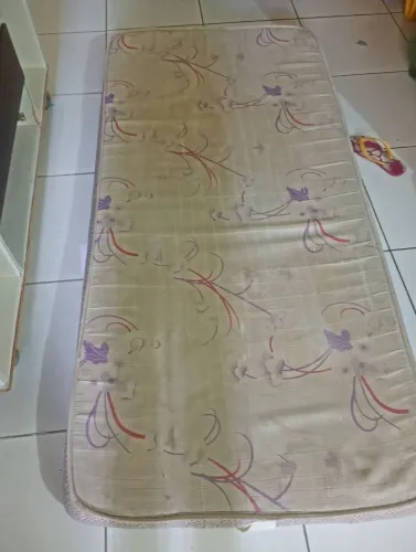 Colchão de solteiro da Ortobom usado. Só está sujo!