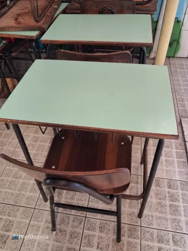 Mesas e cadeiras Escolares