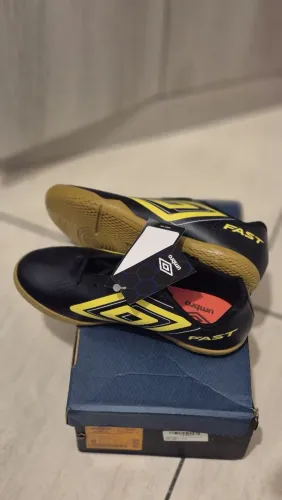Chuteira Umbro original tamanho 40