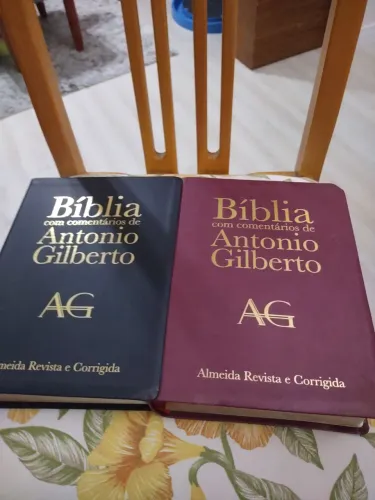 Bíblia de estudo Antônio Gilberto - cores preta e vermelha