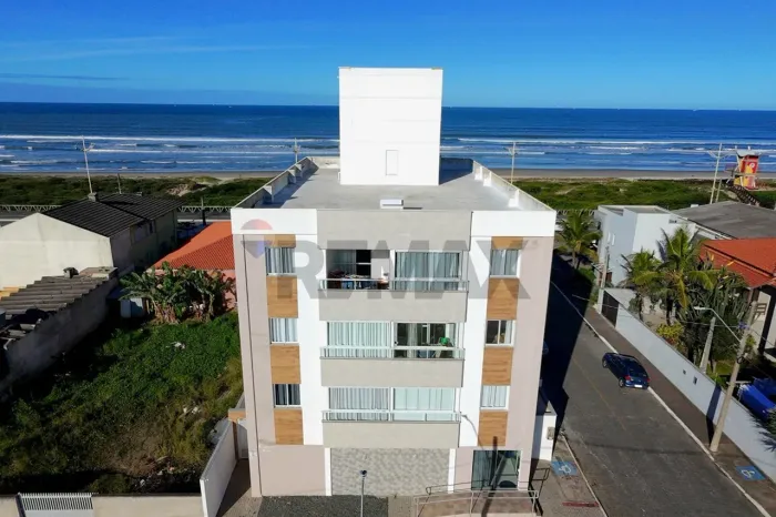 Apartamento beira mar com 2 suítes em Meia Praia Navegantes