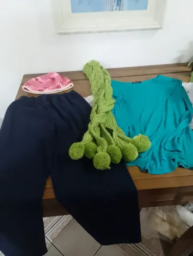Cachecol , CALÇA, CAMISETA E GORRO DE EXCELENTE QUALIDADE E ESTADO