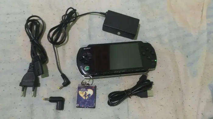 Vendo PSP 3001 com varias coisas e negocio valores