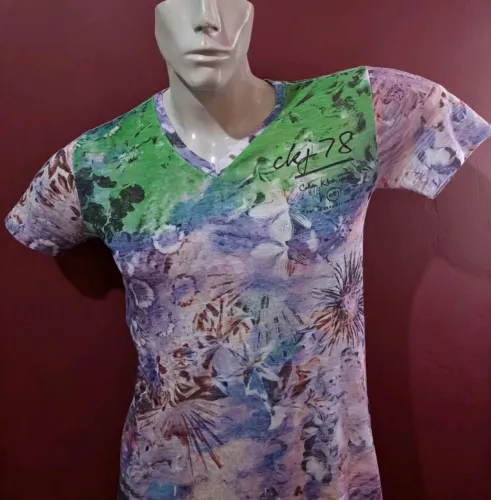Camiseta Calvin Klein jeans gola v