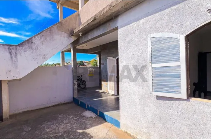 Casa à Venda | Quintal Amplo e Dependência Completa em Cabo Frio