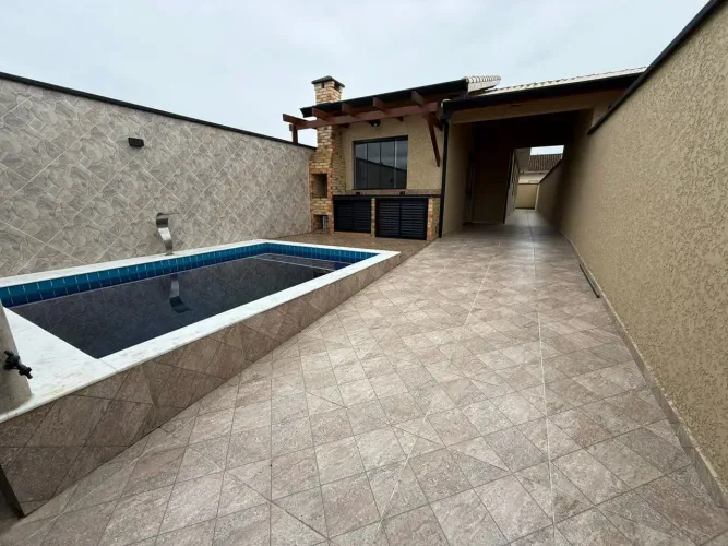 Casa nova com piscina e churrasqueira para venda com 3 quartos em Nova Peruíbe - Peruíbe -