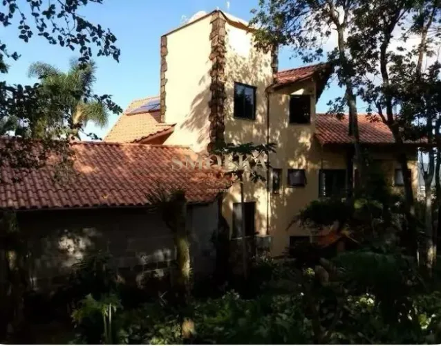 Casa em condomínio à venda, com 4 dormitórios sendo dois suítes, 5 vagas, na Vargem do Bom