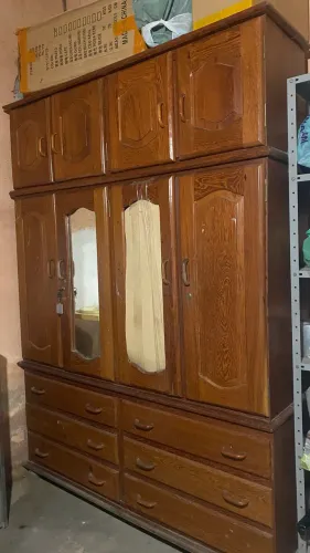 Guarda roupa de madeira