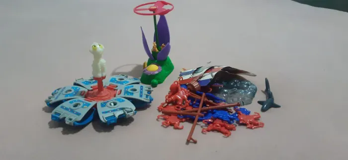 Kit com 3 surpresas Ovo de Páscoa kinder
