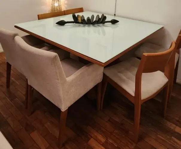 Mesa de jantar quadrada com 6 cadeiras